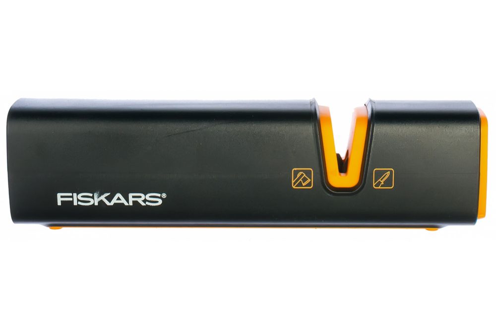 Точилка для топоров и ножей FISKARS набор fiskars универсальный топор х7 точилка для топоров нож
