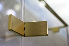 Душевая дверь Cezares Bellagio BELLAGIO-B-12-100-C-BORO 1000х1970, 1-распашная, стекло прозрачное, профиль брашированное золото от Водопад  фото 4