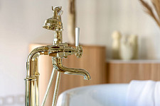 Смеситель для ванны с душем Jacob Delafon Cleo 1889 E24314-BGG напольный, золото глянец от Водопад  фото 4
